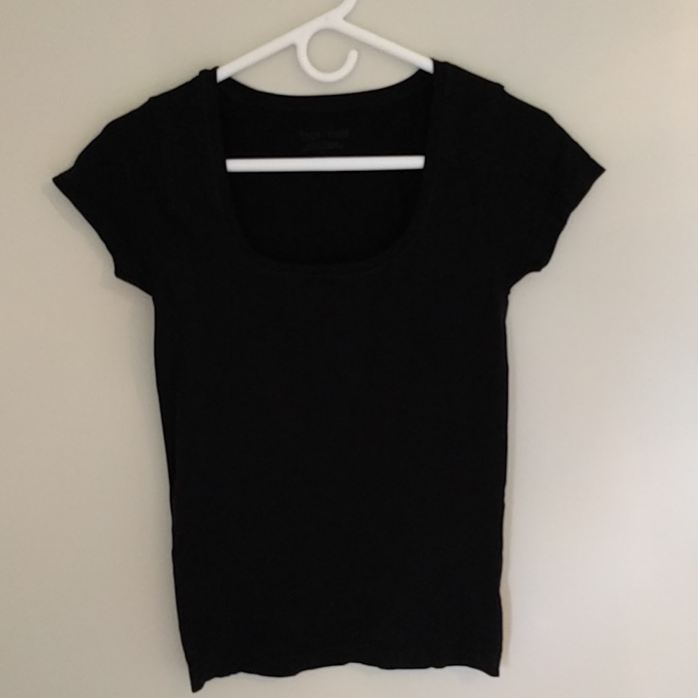 Black tee